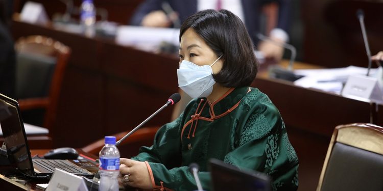 УИХ-ын гишүүн асан Р.Будын гэргий нөхрийнхөө охин П.Анужинд зориулан “Урангоо” шүлэг бичжээ