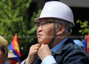 Э.Бат-Үүл: Путины ташуурыг хугартал тэмцэнэ