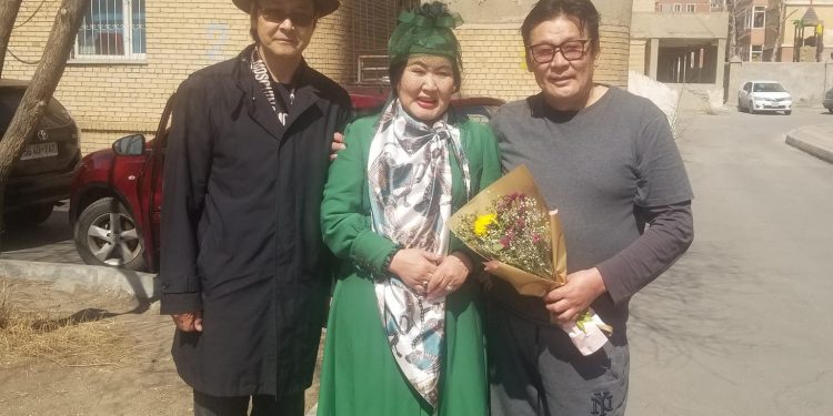 Ардын жүжигчин Ш.Чимэдцэеэ цайны ханьтай болжээ