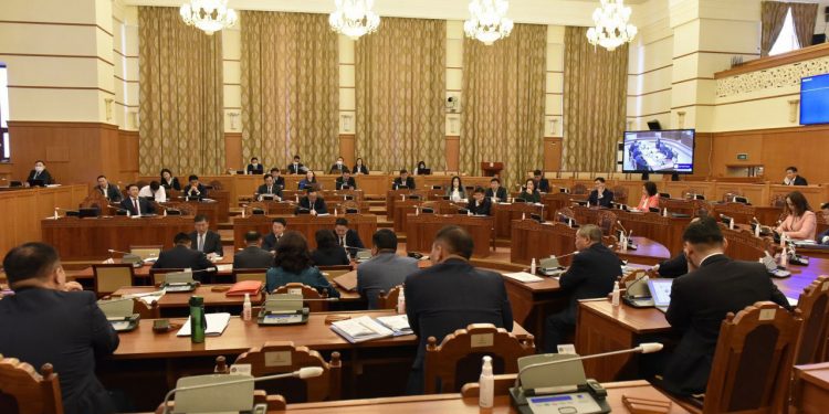 Сангийн яам: Монгол Улс өдөрт 10 тэрбум төгрөгийн хүү төлж байгаа