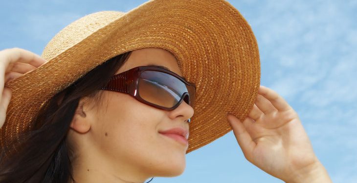 Нарны шилийг үл ойшоох, бээлий өмсөхгүй байх нь арьсыг хөгшрүүлдэг