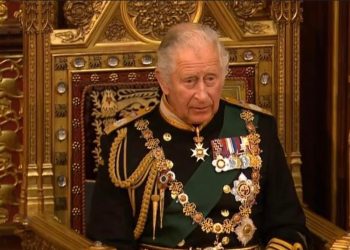 Хатан хааны оронд Ханхүү Чарльз парламентын танхимд очлоо