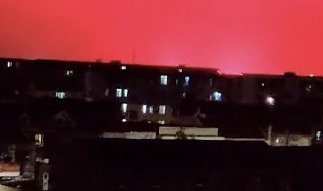 Хятадад тэнгэр час улаан болж, иргэдийг айлгав