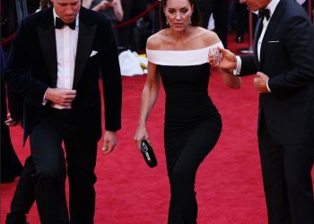 Ханхүү, гүнж хоёр Том Крузын тоглосон киноны нээлтэд оролцов