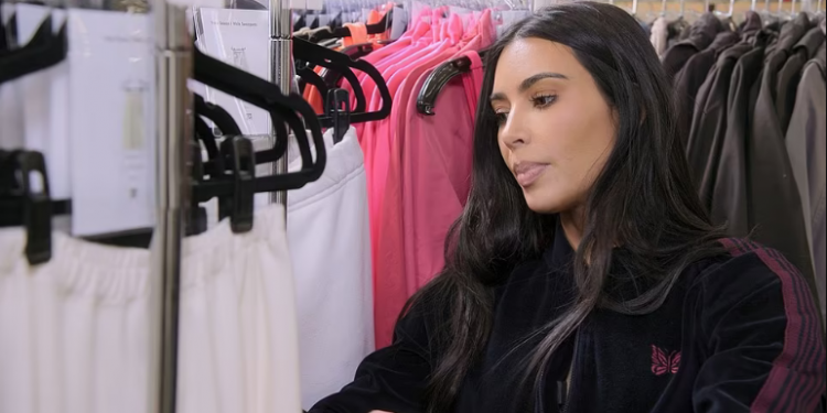 Ким Кардашиан 30000 хувцастай