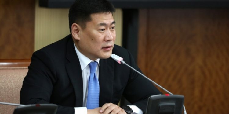 Л.Оюун-Эрдэнэ: Даргын хүүхэд харьяаны бус цэцэрлэгт явж, татварын байцаагчид ресторанд үнэгүй хоол иддэг байж болохгүй