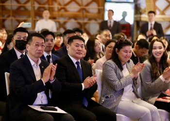 Анх удаа дэлхийн шилдэг их сургуулийн тэтгэлэг олгов