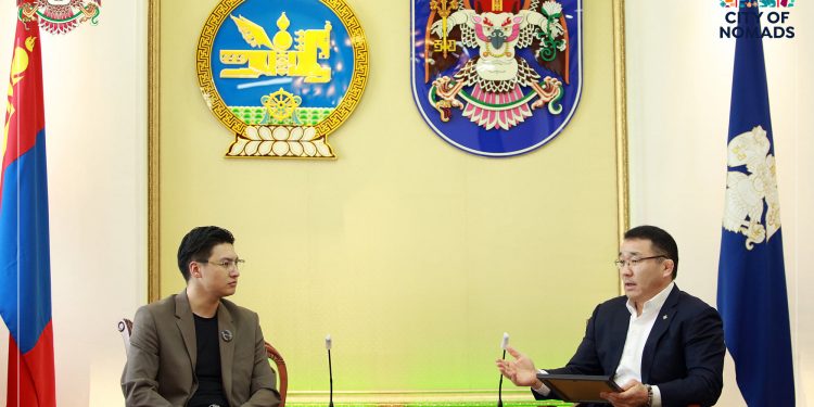 Хотын дарга Д.Сумъяабазар гудамжинд хоолны үйлчилгээ эрхлэгч залуусыг дэмжихээ илэрхийлэв