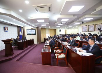 Хүүхдийн тоглоомын талбайнуудыг угааж цэвэрлэн, засаж сайжруулав