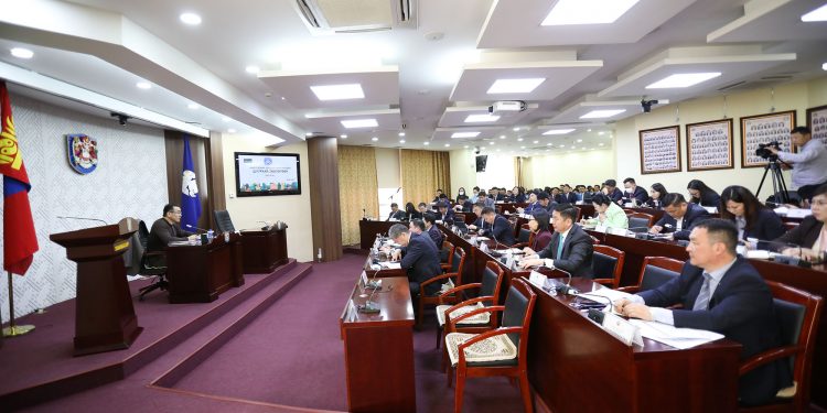 Хүүхдийн тоглоомын талбайнуудыг угааж цэвэрлэн, засаж сайжруулав