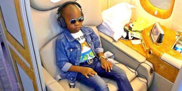 Африк тэрбумтан 10 настай хүүдээ $368 000-ын үнэтэй Lamborghini Aventador бэлэглэжээ