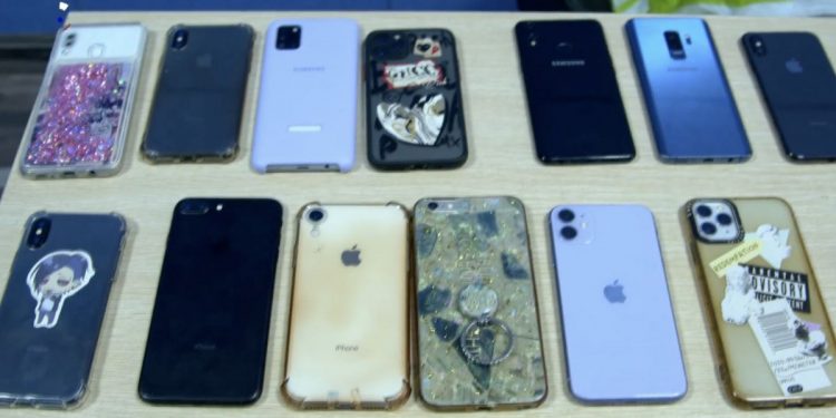 Удаа дараагийн үйлдлээр хулгайн гар утсыг хямд үнээр авч, зарах гэж байсныг илрүүлжээ