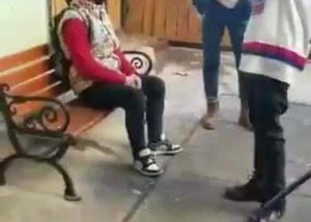 Зодуулсан хүү бүтэн өнчин байжээ