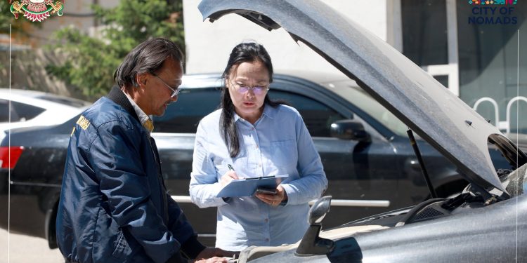 Нийслэлийн албан тушаалтнуудын автомашиныг хурааж эхэллээ