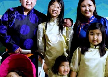 Улсын хэмжээнд 12,559 ээж Алдарт эхийн одонгоо гардаж авлаа