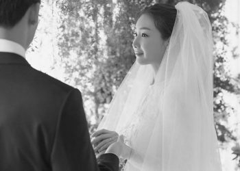 Чой Жи Вү нөхрөөсөө салж байна