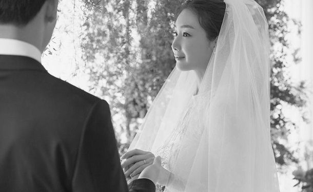 Чой Жи Вү нөхрөөсөө салж байна