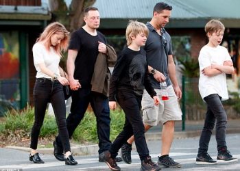 Илон Маскийн охин 18 хүрч, эцгээсээ холбоогоо тасалж, хүйс, нэрээ өөрчлүүлэх хүсэлт гаргажээ