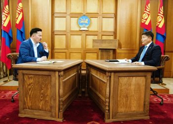 Х.Нямбаатар: Монгол Улсын Ерөнхийлөгчийн нэг оройн шампансктай шинэ жилийн мэндчилгээ нэг их наяд төгрөг хүрдэггүй л байх ёстой