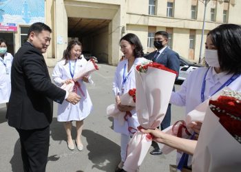 Ерөнхий сайд Л.Оюун-Эрдэнэ: Төр хэмнэж байгаа ч эхчүүд, хүүхдүүдээсээ мөнгө харамлахгүй