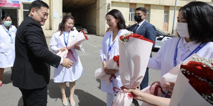 Ерөнхий сайд Л.Оюун-Эрдэнэ: Төр хэмнэж байгаа ч эхчүүд, хүүхдүүдээсээ мөнгө харамлахгүй