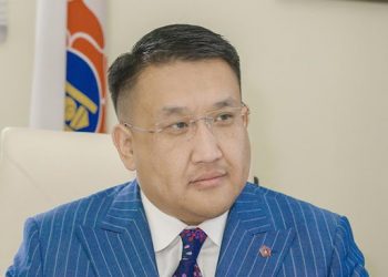 “Эрдэнэт”-ийн орлогч Ц.Бат-Энх Туркийн онгоцонд эхний хоёр суудалд ганцаараа сууна, замдаа унтана гэж эрхэлжээ