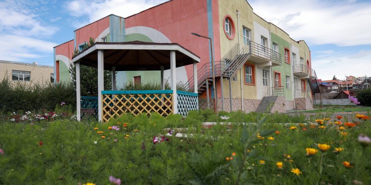 Сургууль, цэцэрлэгийн дулааны алдагдлыг бууруулах төсөл дүүргүүдэд хэрэгжиж байна