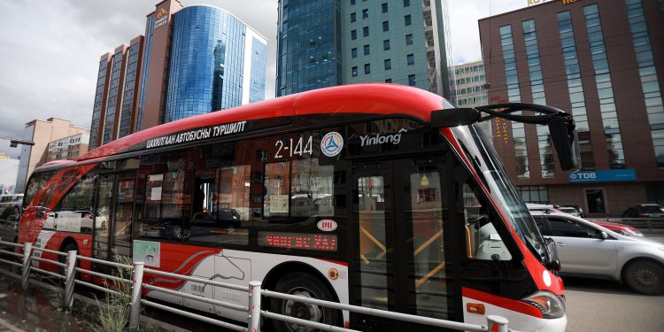 “Чингис хаан” нисэх буудлын чиглэлд автобус 05:00-01:40 цагийн хооронд иргэдэд үйлчилж байна