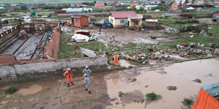Үер буух эрсдэлтэй байршил, үерийн далан, сувгийн хамгаалалтын зурваст буухгүй байхыг анхаарууллаа