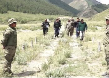 Ерөнхий сайд Даянгийн боомтын үйл ажиллагаатай танилцлаа