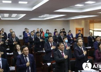 Баянголын ИТХ-ын төлөөлөгчид хоёрхон сарын дотор төсвийн 70 гаруй сая төгрөгөөр “чадавхижжээ”