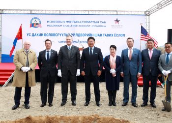 Сонгинохайрхан уулын зүүн бэлд Ус дахин боловсруулах үйлдвэрийн шав тавилаа