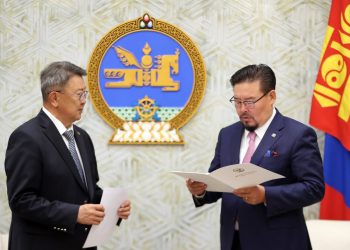 Монгол Улсын Үндсэн хуульд оруулах өөрчлөлтийн төслийг өргөн мэдүүллээ