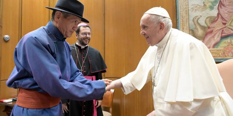 РОМЫН ПАП ЛАМ ФРАНЦИСК МОНГОЛЫН ЕРӨНХИЙЛӨГЧ АСАН Н.ЭНХБАЯРТАЙ УУЛЗЛАА