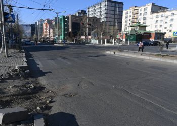 Макс Молл их дэлгүүрээс Ахуйн үйлчилгээний уулзвар хүртэлх замын нэг урсгалыг хаана