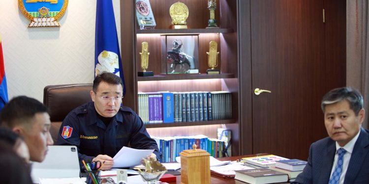 Нийслэлд хэрэгжиж буй төсөл, хөтөлбөрүүдийг эрчимжүүлэх талаар хэлэлцлээ