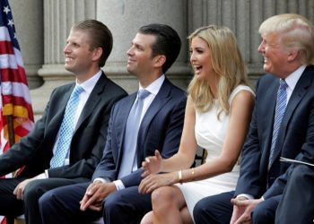 Ерөнхийлөгч асан Трамп энэ мөрдөн байцаалтыг улс төрийн зорилготой “шулмын ан” гэж шоолж байна