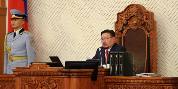 УИХ-ЫН ЭЭЛЖИТ БУС ЧУУЛГАНЫГ НЭЭЖ, ДАРГА Г.ЗАНДАНШАТАРЫН ХЭЛСЭН ҮГ