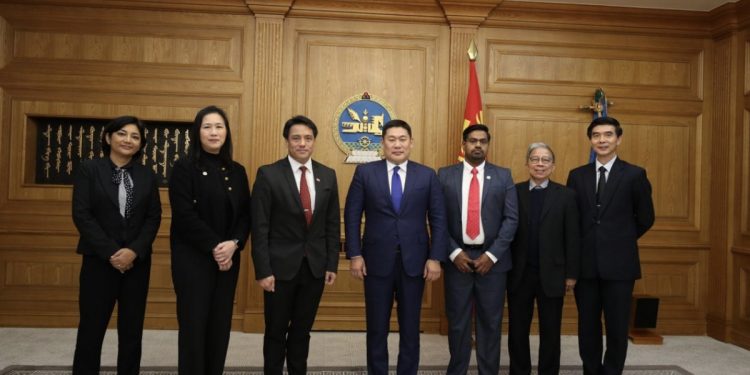 Ерөнхий сайд Сингапурын хамтын ажиллагааны багийнхныг хүлээн авч уулзлаа