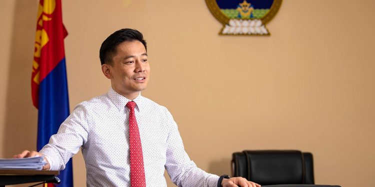 О.Батнайрамдал: Би шинэ үеийн дуудлагаас татгалзахыг хүсээгүй