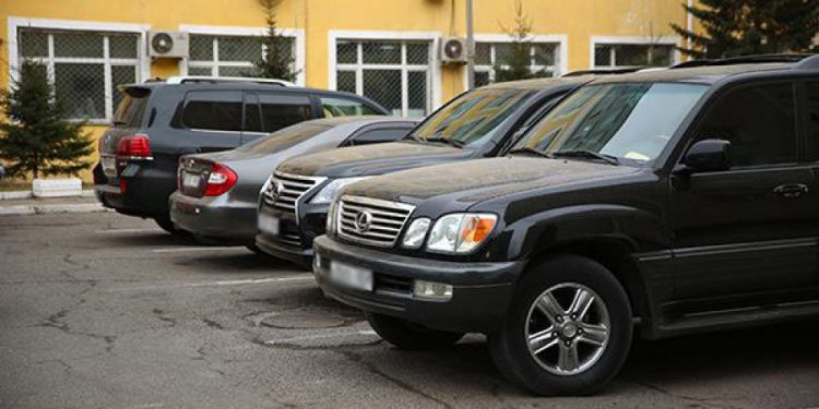 Д.Амарбаясгалан: Дарга нарын эзэмшилд байсан 587 машиныг унахгүй битүүмжилсэн