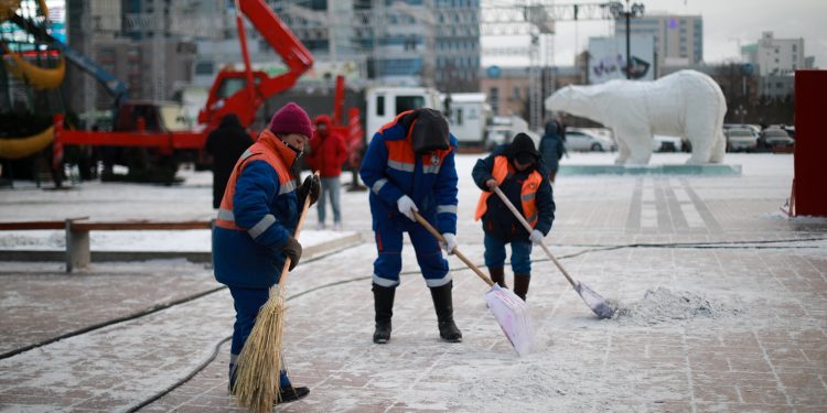Тохижилт, үйлчилгээний ажилчид уртасгасан цагаар ажиллаж байна
