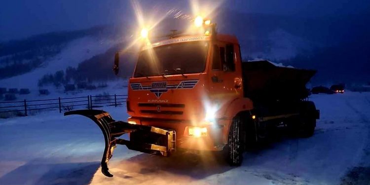 35 тонн бодис, 134.8 тонн давс, 12 тонн хайрга цацаад байна