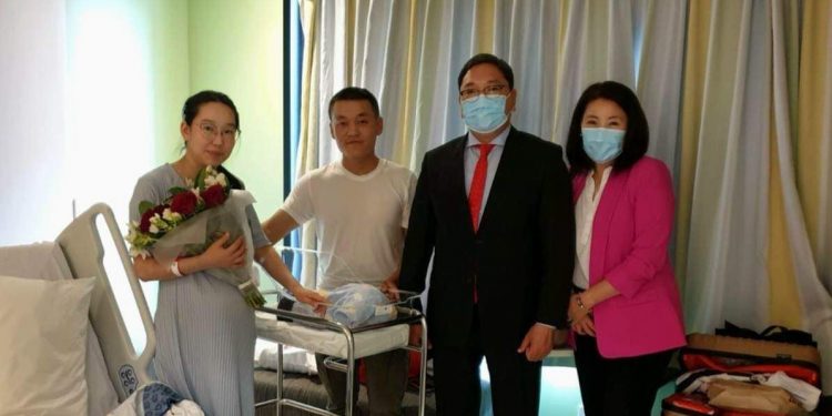 Дэлхийн 8 тэрбум дахь иргэн төрсний гэрчилгээгээ авлаа