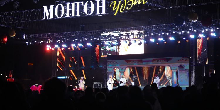 Сүхбаатарын талбайд “Мөнгөн үдэш” баярын арга хэмжээ боллоо