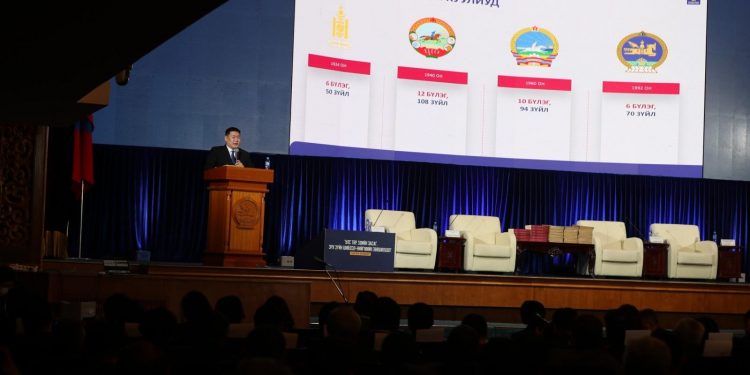 Ерөнхий сайд “Улс төр, эдийн засаг, эрх зүйн шийдэл-нийгмийн зөвшилцөл” чуулганд илтгэл тавилаа