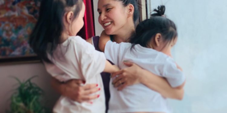 А.Гэрэлцэцэг ихэр хүүхдийн зургаа ил болгов