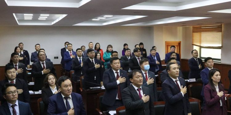 Баянгол дүүргийн ИТХ-ын 41 төлөөлөгч 370 сая төгрөгийн нэг удаагийн буцалтгүй тусламж авчээ