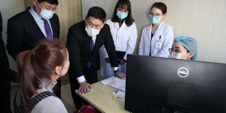 Эрт илрүүлэг, үзлэг оношилгоонд гэр бүл, ойр дотнынхноо идэвхтэй хамруулаарай гэж Ерөнхий сайд уриаллаа