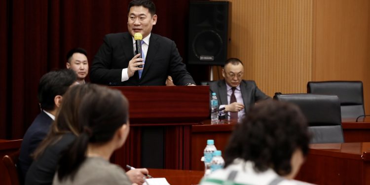 Л.Оюун-Эрдэнэ: Олон улсын байгууллагад ажилласан хугацааг төрийн албанд ажилласан жилтэй дүйцүүлэх эрх зүйн орчныг бий болгоно